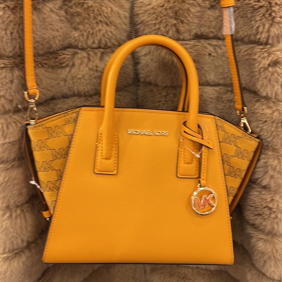 Michael Kors Avril Small Signature PVC Top Zip Satchel Crossbody Bag
Honeycomb - Picture 11 of 16